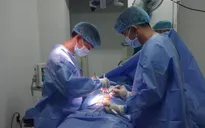 Mổ cấp cứu ruột thừa cứu ngư dân Bình Định trên bệnh xá đảo Trường Sa