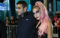 Hậu hủy hôn, Lady Gaga hạnh phúc bên bạn trai mới