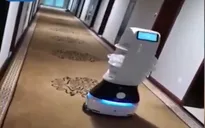 Robot giao đồ ăn tại vùng dịch virus Corona