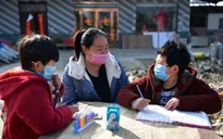 Trung Quốc: Trường học nghỉ dài vì dịch Corona, phụ huynh đau đầu chuyện trông trẻ