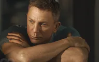 Tạm biệt vai James Bond, Daniel Craig đi xem phim một mình