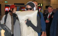 Đại dịch COVID-19 bùng phát, bà bầu Katy Perry vội vã rời khỏi Australia