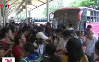 Hàng trăm người Philippines rời Manila trước khi lệnh phong tỏa có hiệu lực