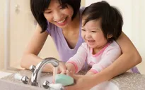 “Kiềng 3 chân” bảo vệ trẻ thơ an toàn trước dịch bệnh viêm phổi do COVID-19