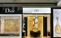 Dior và Givenchy sẽ sản xuất nước rửa tay miễn phí cho các cơ quan y tế Pháp