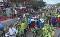 Nhiều tiểu thương buôn bán, lấn chiếm lòng lề đường tại Quảng Trị