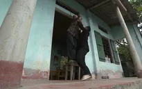 Cô gái nhà người ta - Tập cuối: Sau cái chết của bé Nga, Bình nghĩ quẩn treo cổ tự tử