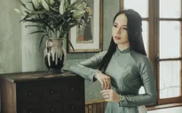 Hoa khôi ảnh Hà Nội duyên dáng bên tà áo dài