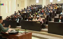 Sinh viên một số trường đại học ở Hà Nội đi học trở lại