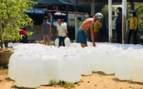 Thanh niên Đồng Tháp vận chuyển nước ngọt tặng người dân Bến Tre