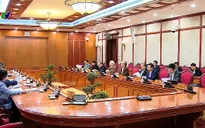 Bộ Chính trị kêu gọi toàn dân đoàn kết chiến thắng đại dịch COVID-19