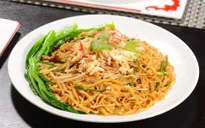 Đổi vị cuối tuần với món mì xào cua