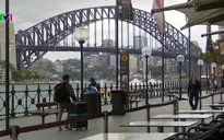 Australia đóng cửa các dịch vụ không thiết yếu