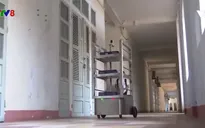 Robot phục vụ bệnh nhân trong khu cách ly