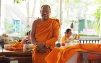 Nhà sư Thái Lan sản xuất khẩu trang từ nhựa tái chế
