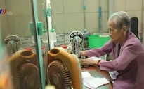 Nghĩ cử cao đẹp cụ bà 95 tuổi may khẩu trang tặng người nghèo