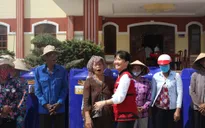 Tổng cục Phòng chống thiên tai trao tặng bồn chứa nước cho người dân ĐBSCL