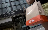 Nike vẫn “ăn nên làm ra” tại Trung Quốc nhờ bán hàng trực tuyến