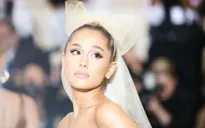 Ariana Grande bí mật gửi tiền cho hơn 20 người hâm mộ