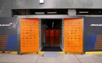 Các thành viên đội McLaren được phép trở về Anh