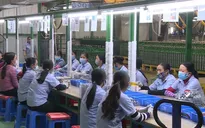 Tạm ngừng công việc do COVID-19 có được nhận lương?