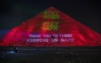 Ai Cập thắp sáng kim tự tháp Giza kêu gọi người dân ở nhà