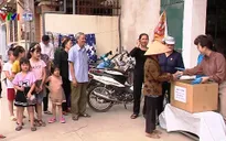 Tự may 40.000 khẩu trang dành tặng xóm làng