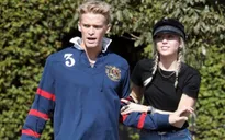 Miley Cyrus và tình mới “tậu” hình xăm đôi