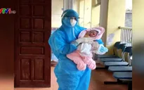 Bé gái chào đời tại khu cách ly phòng COVID-19 ở Hà Nội