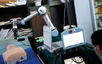 Cánh tay robot tham gia cuộc chiến chống COVID-19