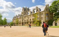 Anh: Các trường đại học "thất thu" học phí do dịch COVID-19