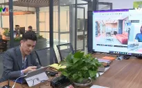 Làm việc tại nhà trong ngày đầu thực hiện cách ly