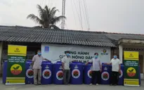 Tặng hàng trăm bồn chứa nước cho dân vùng hạn mặn