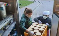 Người Việt ở châu Âu chia sẻ trách nhiệm với nước sở tại phòng chống dịch COVID-19