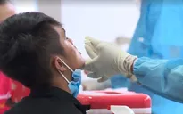 TP.HCM: Lấy mẫu xét nghiệm kiểm soát dịch COVID-19 cho công nhân