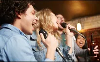 Hát karaoke gây ồn trong thời gian giãn cách xã hội có bị xử phạt?