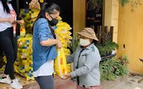 Hoa hậu Tiểu Vy trao tặng 1 tấn gạo cho người nghèo tại Hội An