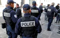 Pháp tiêu diệt đối tượng tấn công bằng dao ở ngoại ô Paris