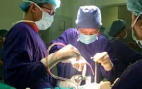 Thay khớp háng thành công cho người bệnh 85 tuổi suy thận mãn, huyết áp cao