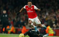 Arsenal buông tay, sẵn sàng bán "khẩu thần công"