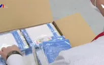 Nhật Bản phát khẩu trang cho toàn dân