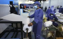 Iran cho phép một số doanh nghiệp mở cửa trở lại