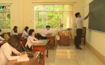 Đi học trở lại, học sinh Cà Mau đeo khẩu trang 100% và giữ khoảng cách trong lớp
