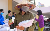 Hà Nội có thêm điểm phát gạo miễn phí cho người dân