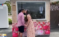 Tổ chức đám cưới kiểu Hawaii ở ngoài bãi đậu xe