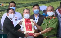 Tặng gạo hữu cơ chất lượng cao cho các địa phương trọng điểm chống dịch