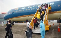 Giá vé máy bay tăng cao trở lại