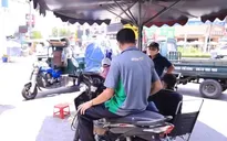 Người bị ảnh hưởng vì COVID-19 nhận hỗ trợ trước 30/4