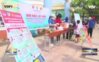 Khánh Hòa: Người dân miền núi đổi rác lấy quà trong mùa dịch