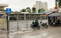 Hà Nội ngày đầu dừng giãn cách xã hội: Bến xe vẫn "cửa đóng, cài then"